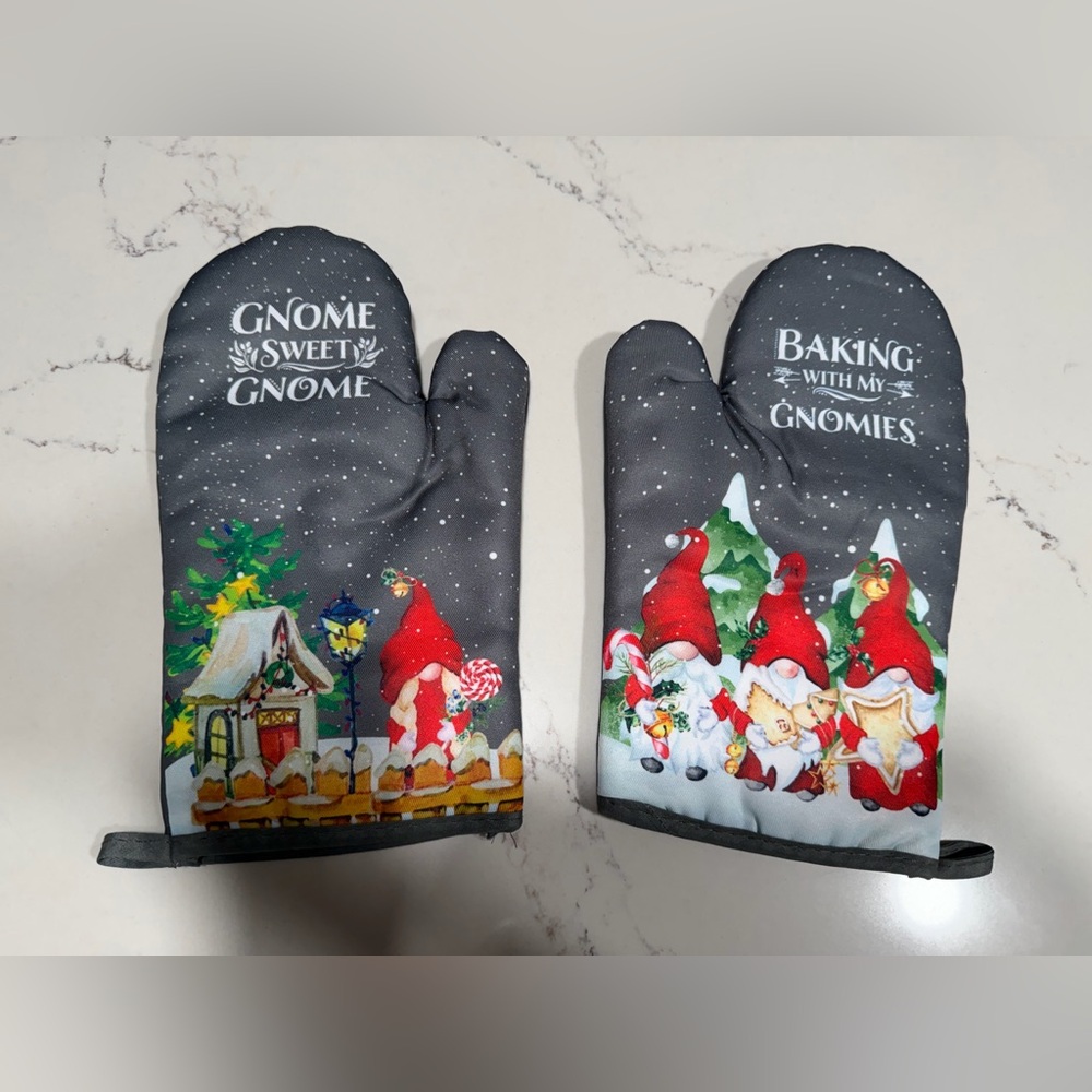 NEW Christmas Holiday SET OF 2 OVEN MITTS “GNOME SWEET GNOME” BAKING